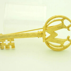BSK Monogram Initial W Large Key Brooch Gold Tone